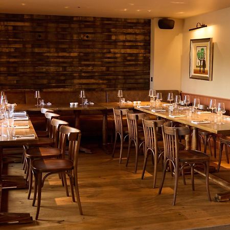The Harcourt Arms Stanton Harcourt Exterior foto Interior of the restaurant