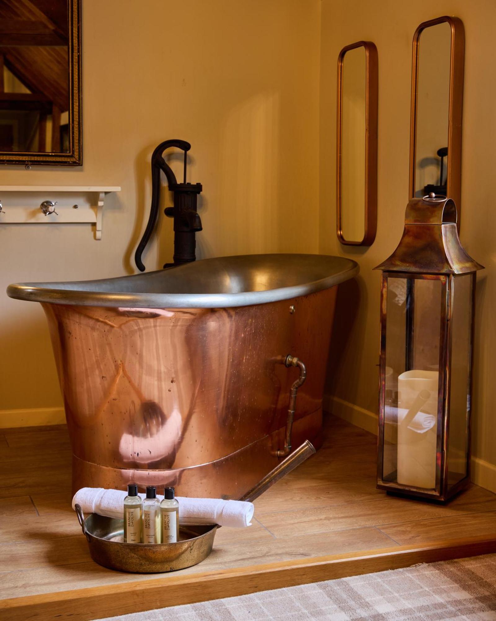 The Harcourt Arms Stanton Harcourt Exterior foto Copper bathtub