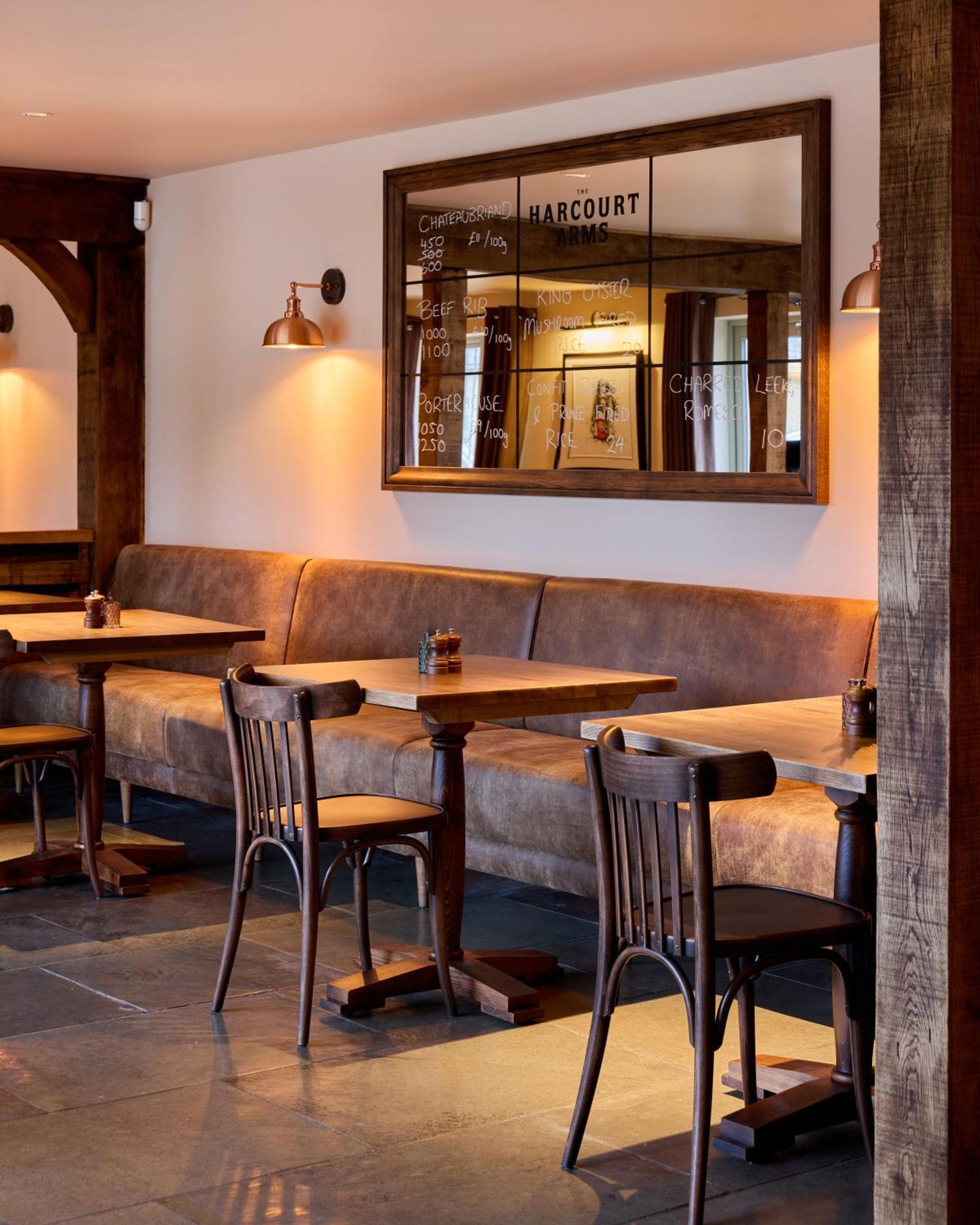 The Harcourt Arms Stanton Harcourt Exterior foto The interior of the restaurant