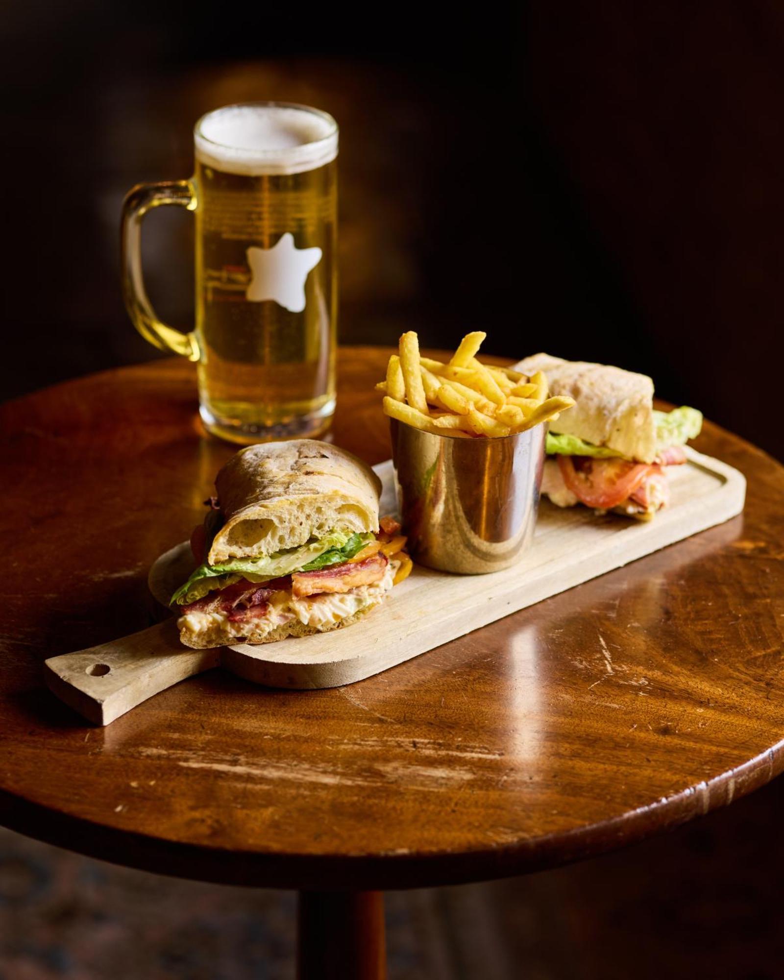 The Harcourt Arms Stanton Harcourt Exterior foto A club sandwich with chips