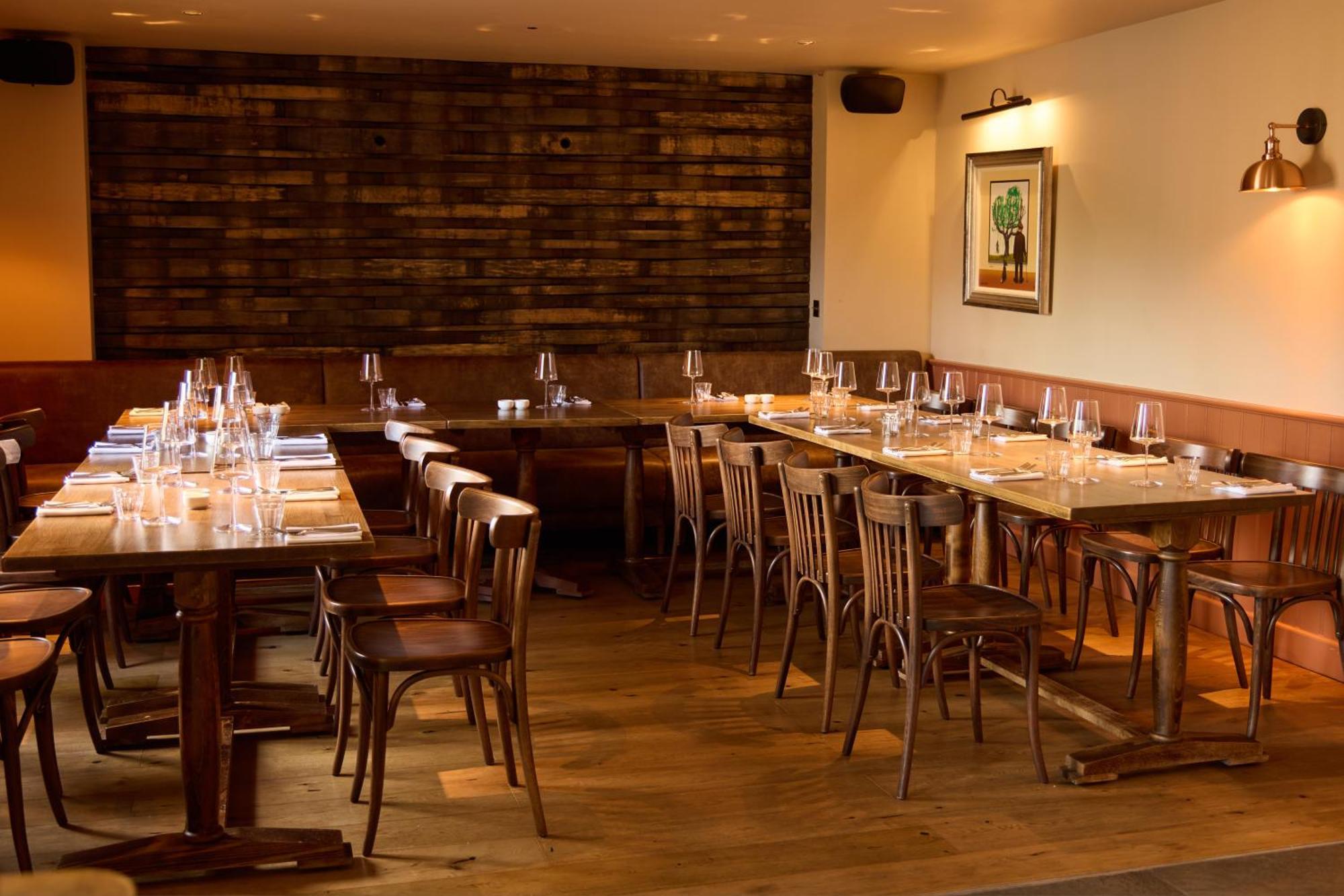 The Harcourt Arms Stanton Harcourt Exterior foto Interior of the restaurant