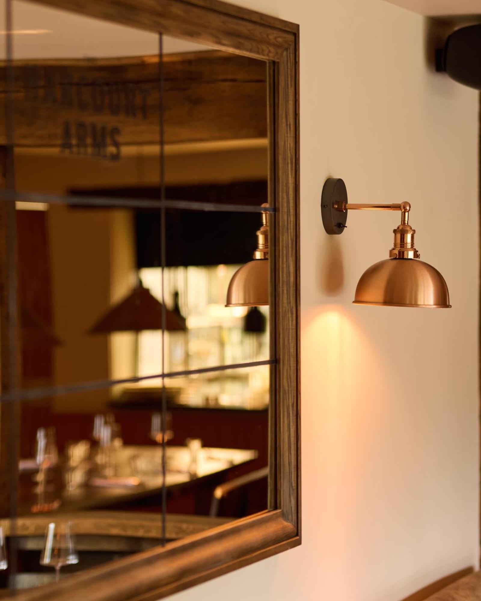 The Harcourt Arms Stanton Harcourt Exterior foto A wall light